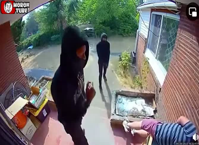 Video :Outside his house, he gets tased and has his rings taken
